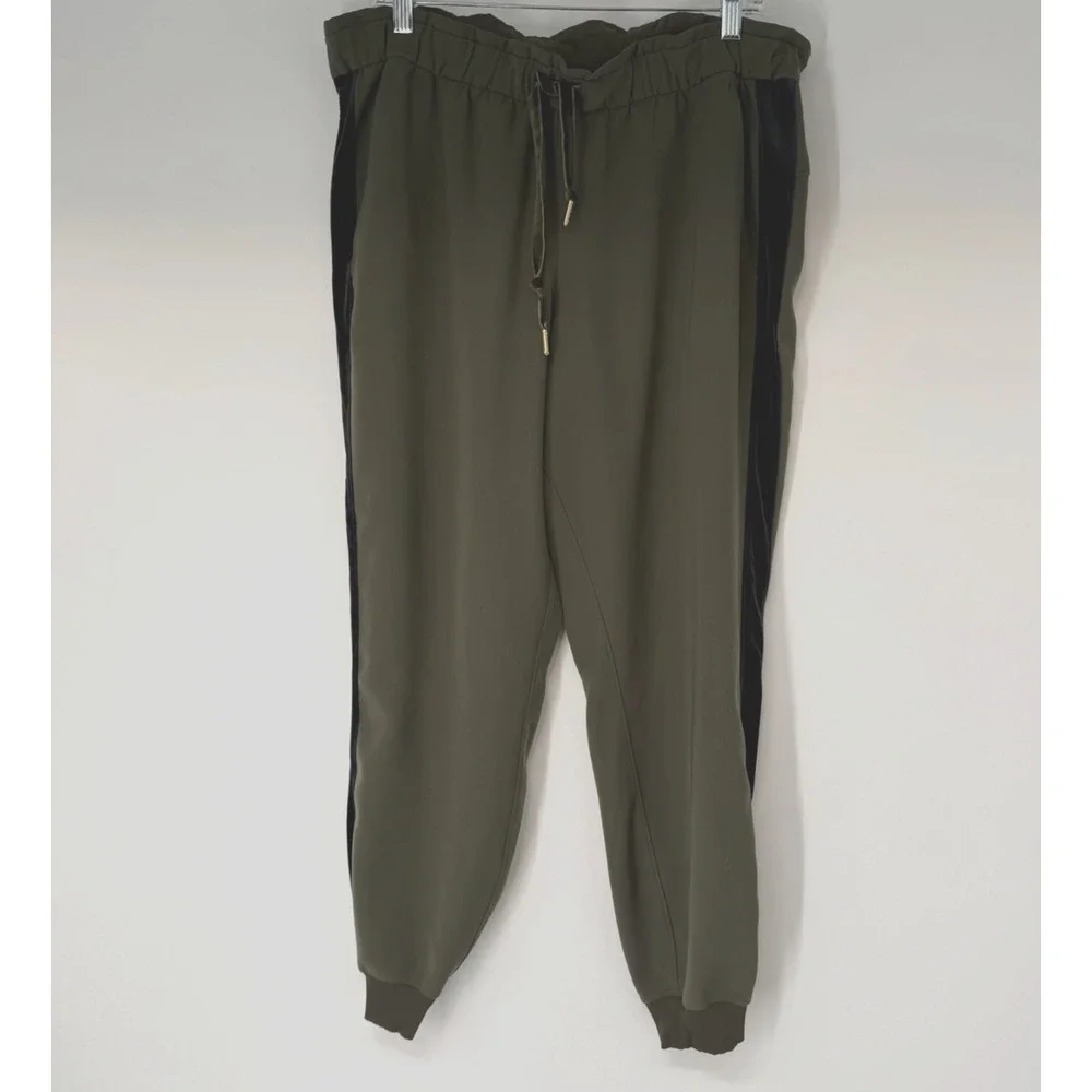 Lululemon On The Fly Jogger Velvet Trim Womens 12 Olive Travel Woven W5CMTS